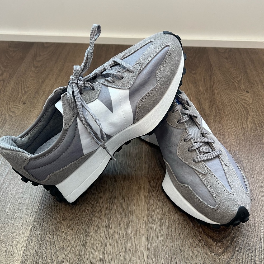 New Balance 327 Sneakers